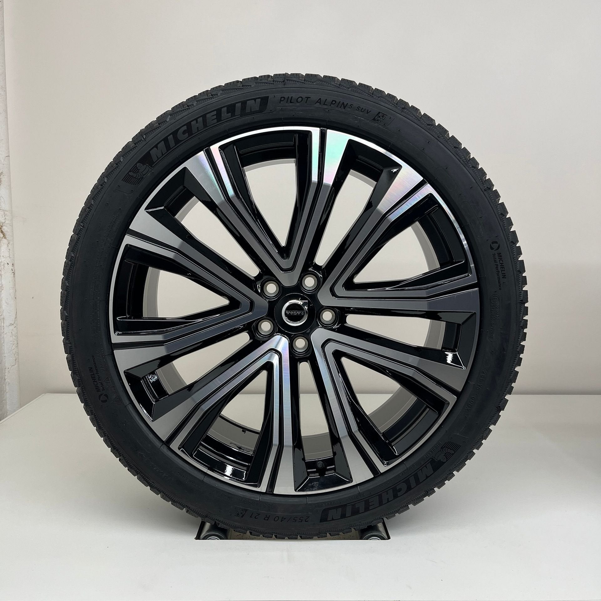 Volvo XC60 - 21 inch - winterbanden NIEUW, Auto-onderdelen, 255 mm, Banden en Velgen, Nieuw, Personenwagen