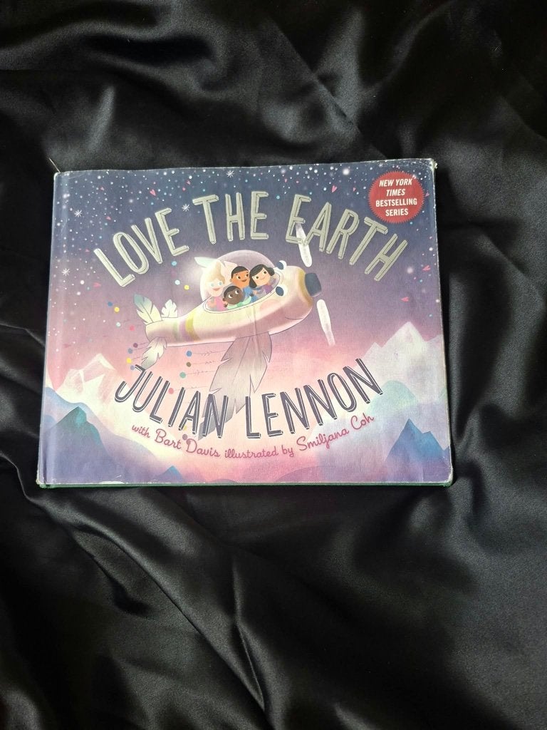 LOVE THE EARTH, Gelezen, Non-fictie, Ophalen of Verzenden, Julian lennon