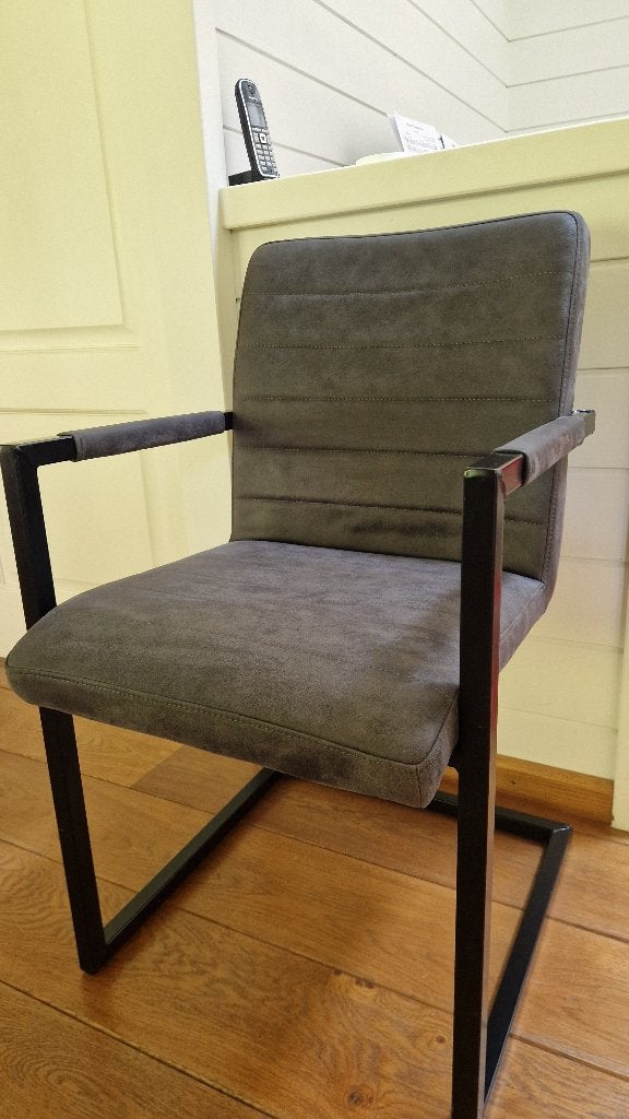 Stoel met armleuningen, Huis en Inrichting, Ophalen, Gebruikt, Eén, Stof