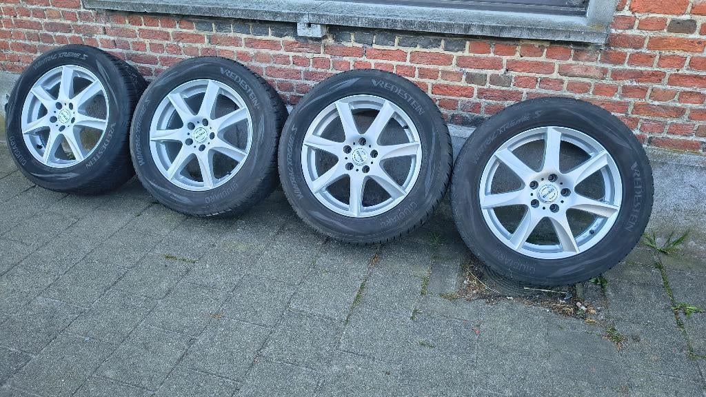 4x banden op velg 235/55 R17 – Audi Q3/Passat/Tiguan/Golf, Auto-onderdelen, Banden en Velgen, Ophalen, Gebruikt, 17 inch, Winterbanden