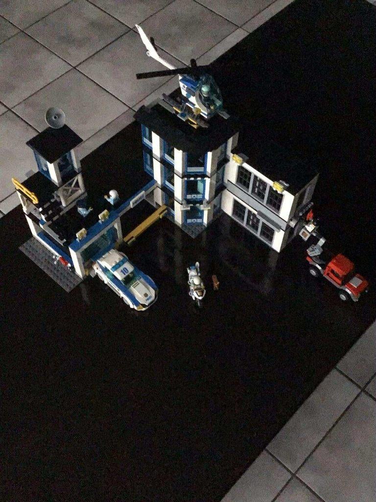 Lego City Commissariat de police 60141, Enlèvement, Comme neuf, Ensemble complet, Lego