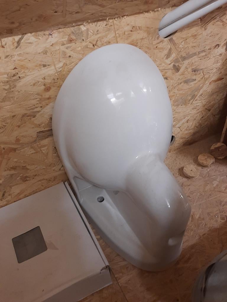 Ongebruikte hangtoilet/wc met soft close bril, Doe-het-zelf en Bouw, Sanitair, Nieuw, Toilet, Steen, Ophalen