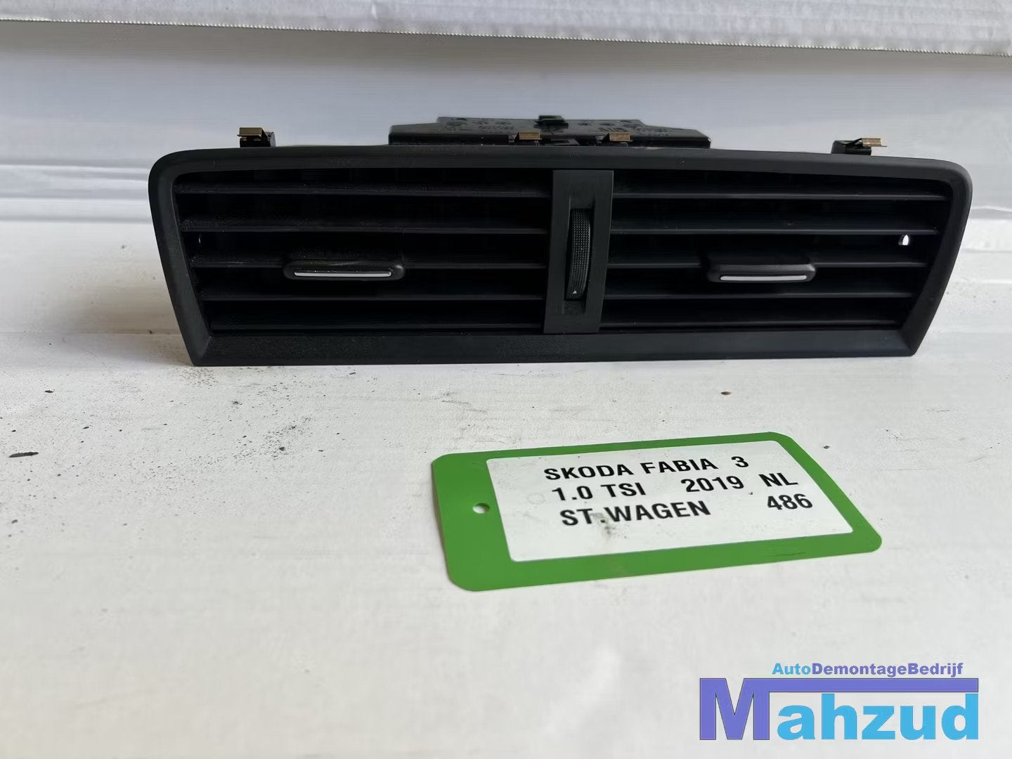 SKODA FABIA 3 Luchtrooster midden 2014-2021, Infoline@skoda-auto.cz, Tr. Vaclava Klementa 869
293 01  Mlada Boleslav, CZ, Utilisé