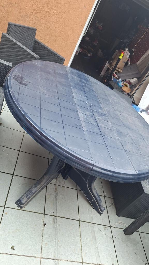 Zeer goede tuintafel, Tuin en Terras, Tuintafels, Ophalen, Gebruikt, Rond, Plastic