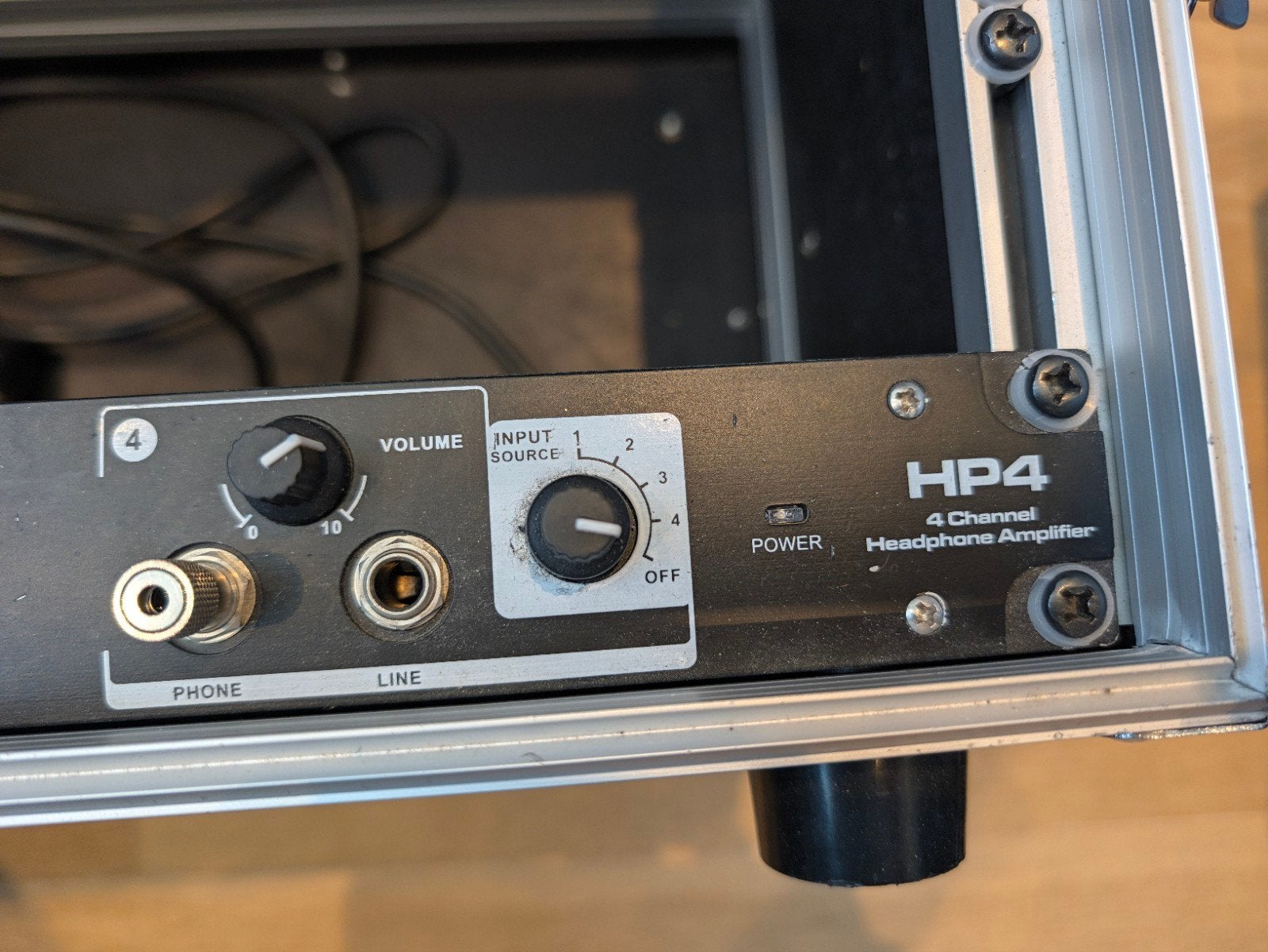 4 kanaals headphone amp Millenium HP4, Musique & Instruments, Enlèvement ou Envoi, Moins de 5 canaux