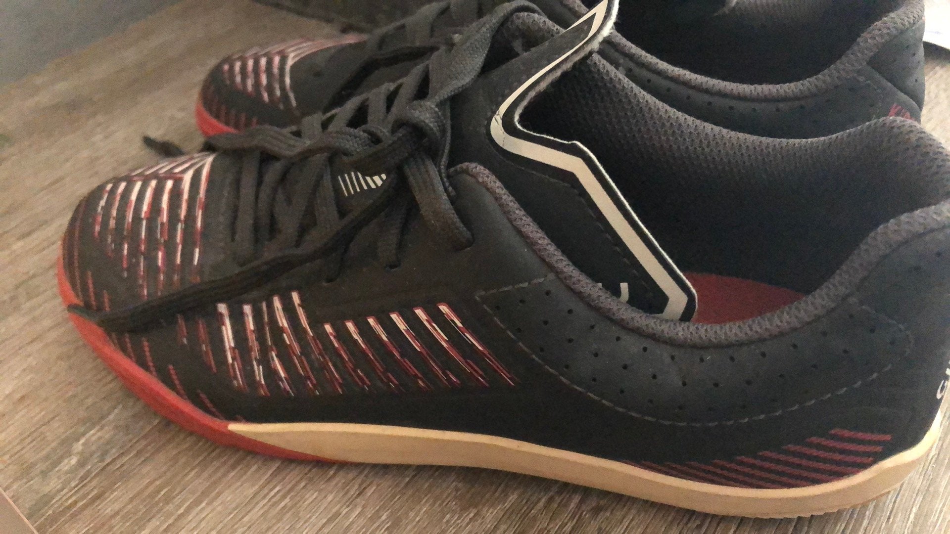 A vendre chaussures de foot, Sports & Fitness, Enlèvement, Comme neuf, Chaussures