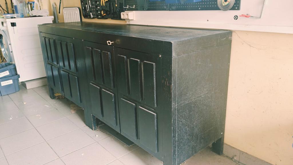 Robuuste zwarte houten werkbank / opbergkast, Doe-het-zelf en Bouw, Ophalen