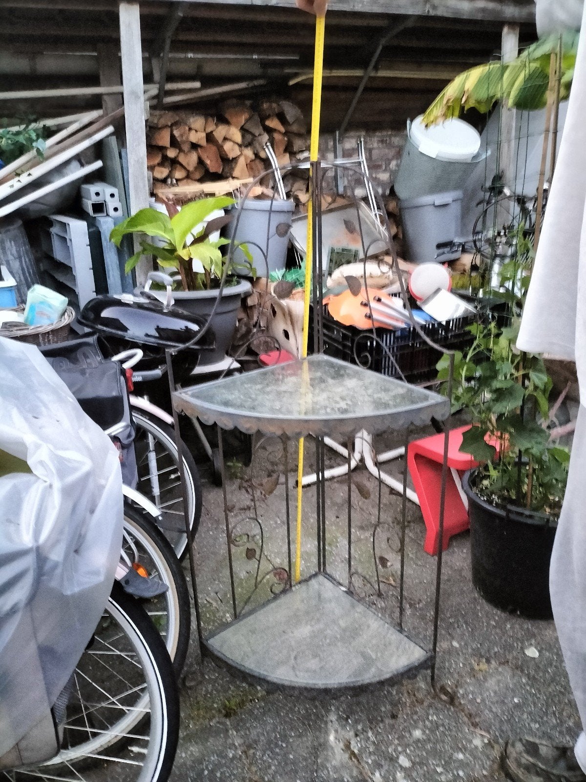 Prachtig smeedijzeren brocante  hoek plantenrek, Ophalen