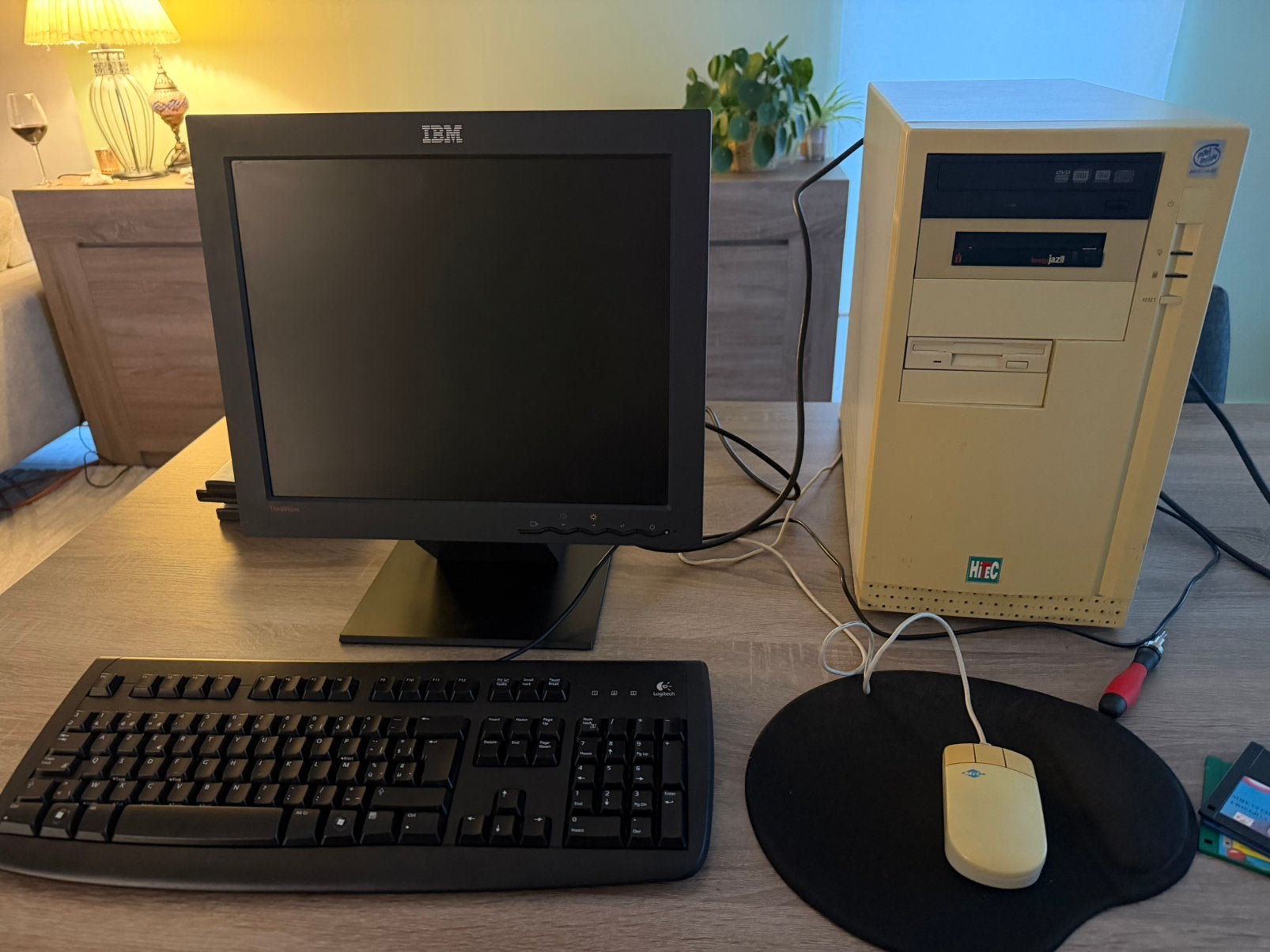 Bureau rétro - Configuration complète + jeux rétro, HDD, Avec carte vidéo, Reconditionné, Enlèvement