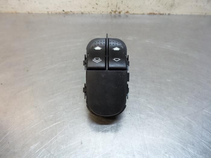 Commutateur vitre électrique d'un Ford Focus (Focus 98-), -, 3 mois de garantie, -, -