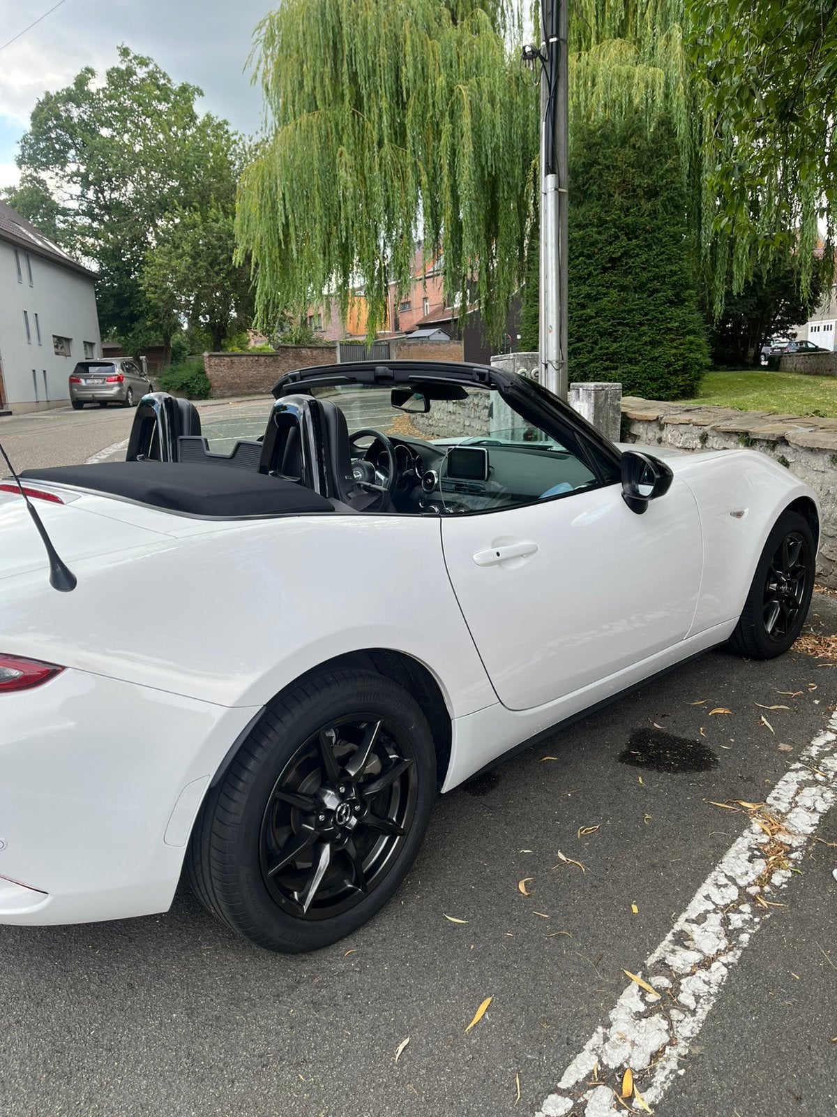 Mazda 1.5 skydrive in nieuwstaat slechts 70.000 km!, Autos, Mazda, Cuir, Achat, Boîte manuelle, Noir