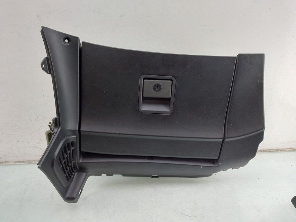 COMPARTIMENT A GANTS BMW Z3 Roadster (E36 / 7), Utilisé, BMW, Petuelring 130
80809  München, DE, Bayerische Motoren Werke AG