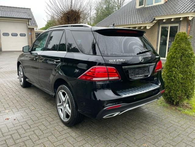 Mercedes-Benz GLE-klasse 250 d 4MATIC AMG LINE PANORAMADAK C, Auto's, Mercedes-Benz, Automaat, Gebruikt, GLE, Zwart
