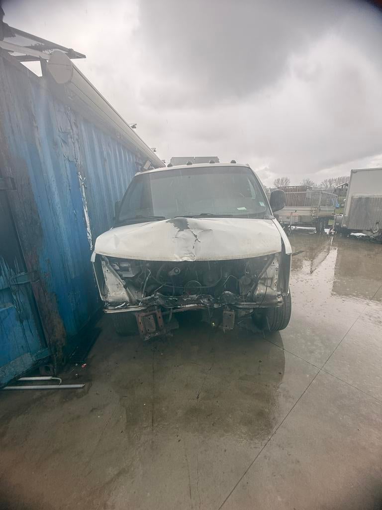 Chevy van voor opmaak of onderdelen, Ophalen