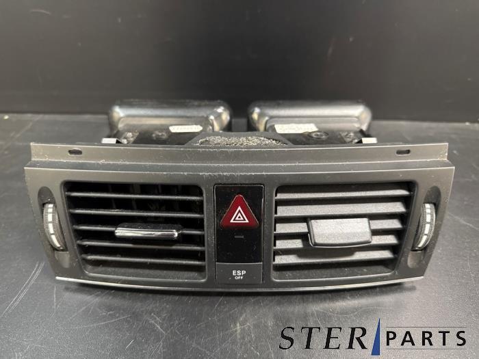 Grille aération tableau de bord d'un Mercedes C-Klasse, 3 mois de garantie, Utilisé, -, -