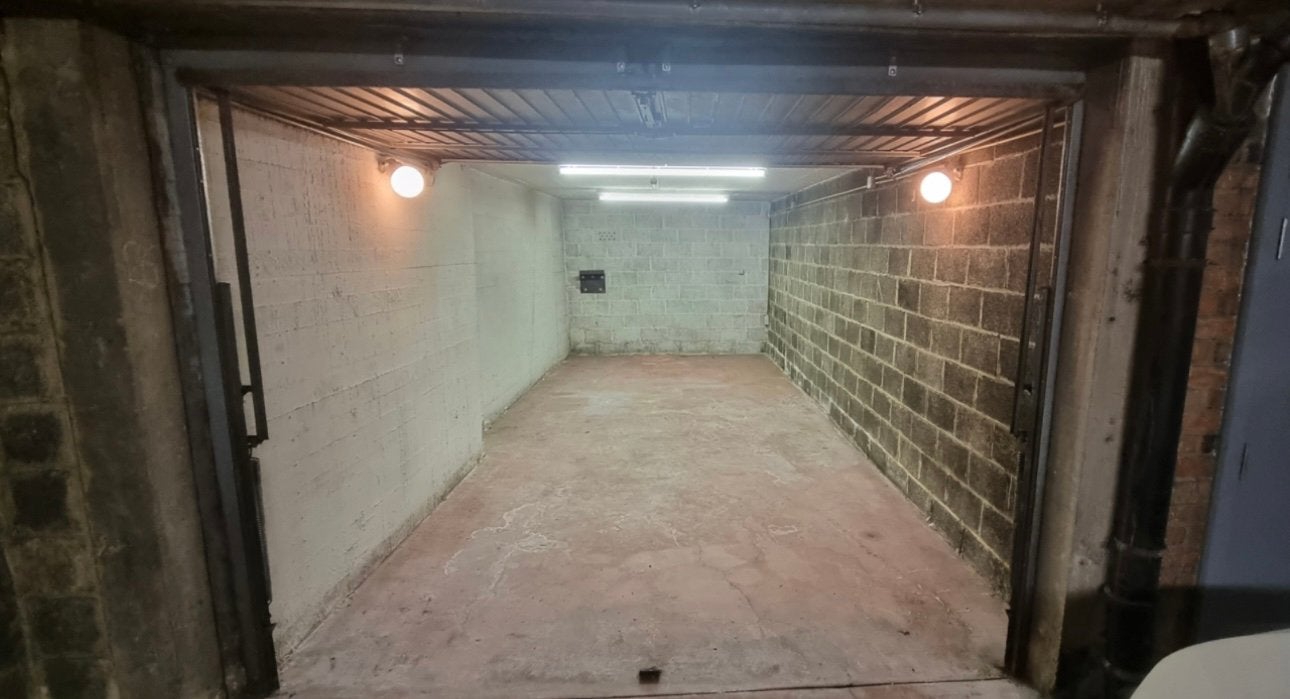 Garage box/entrepôt sécurisé 40m² – 2 voitures ou stockage