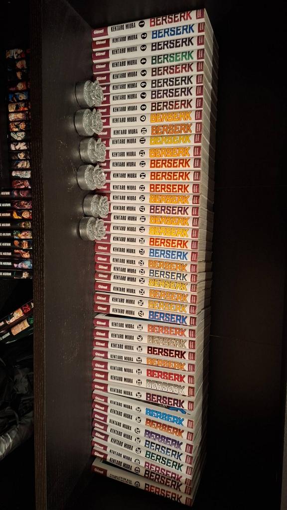 Mangas FR : JJK, Berserk, Jagaaan, Tokyo Ghoul RE, TKI, Série complète ou Série, Enlèvement, Comme neuf, Europe
