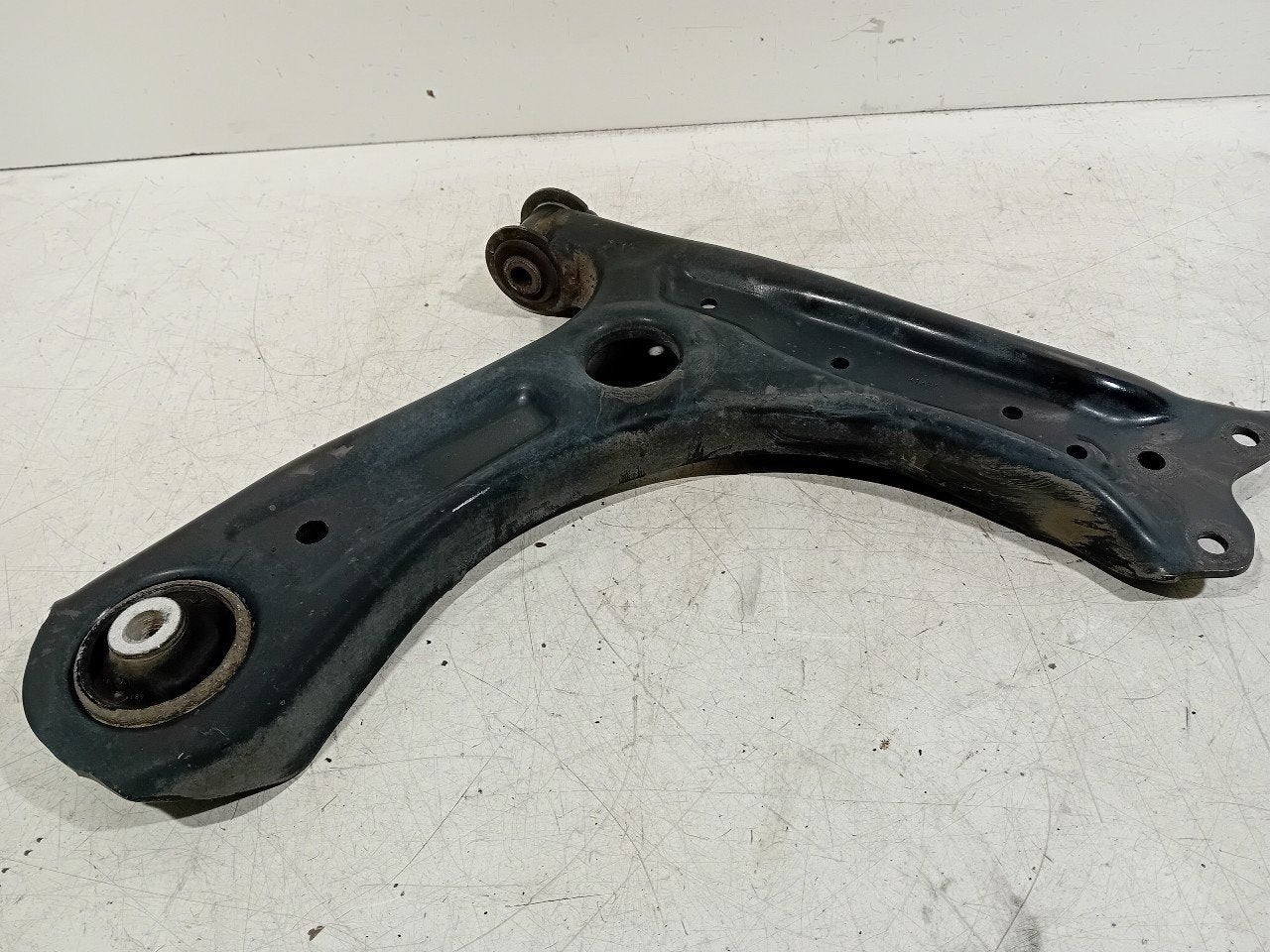 Draagarm rechts voor Skoda Fabia, Onderdelen@venauto.nl, Van der Ven Autorecycling B.V., Gebruikt, Ettenseweg 76, 4706 PB Roosendaal, The Netherlands