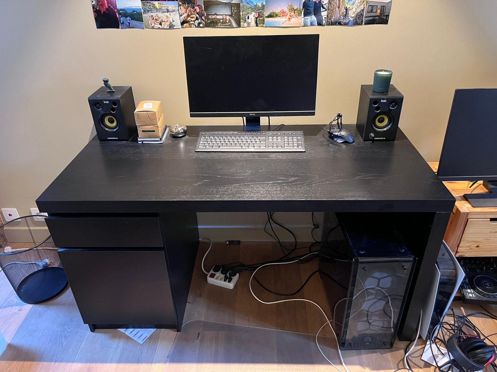 Ikea bureau zwart, Huis en Inrichting, Bureaus, Ophalen, Zo goed als nieuw, IKEA, Zwart