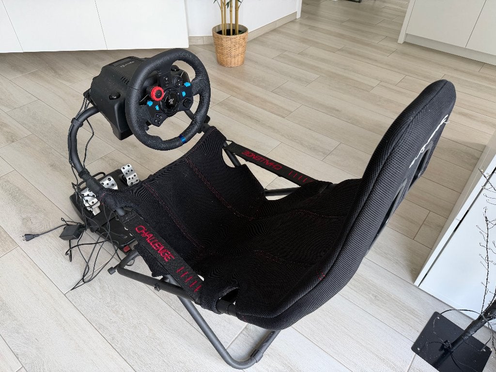 Playseat Challenge Racestoel met Logitech G29 race stuur, Games en Spelcomputers, Games | Sony PlayStation 5, Zo goed als nieuw