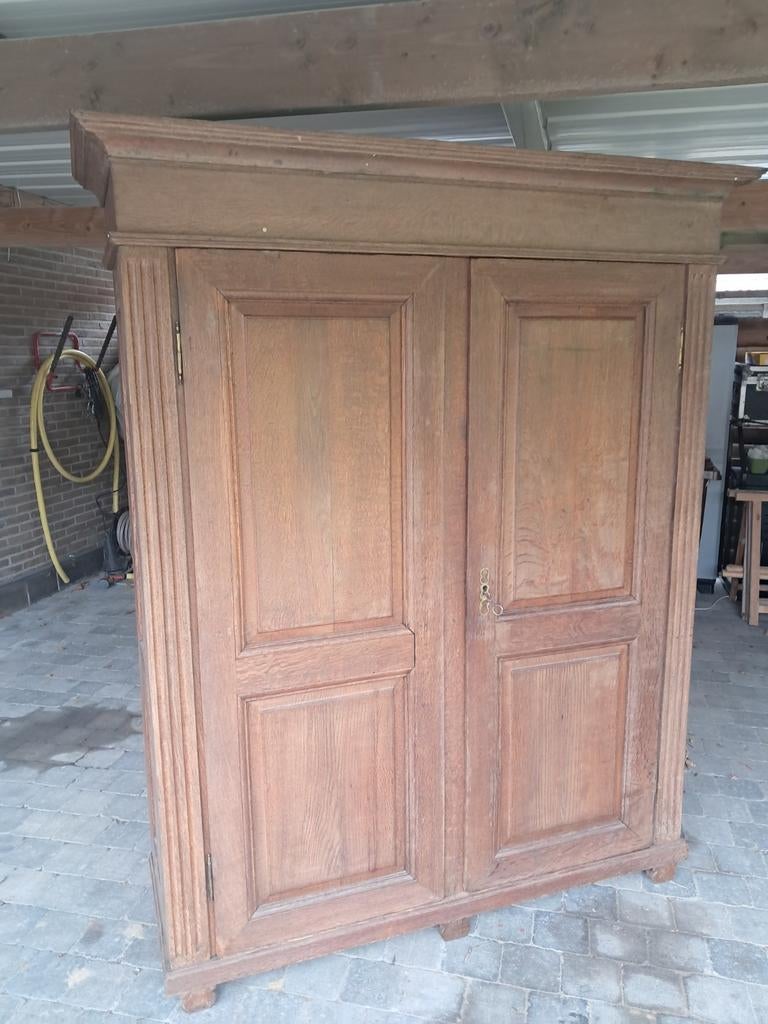 Massieve oude eiken kast, Antiek en Kunst, Ophalen