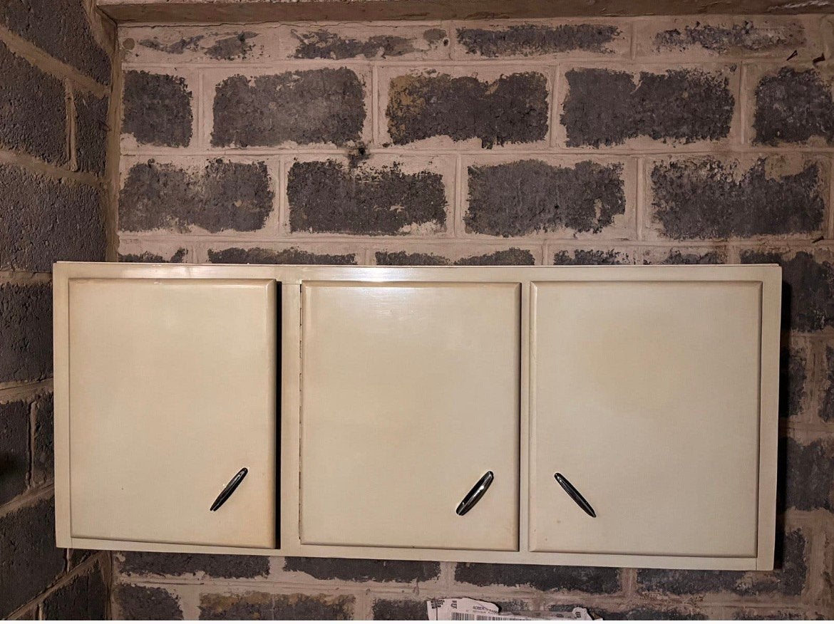 Armoire suspendue vintage, Maison & Meubles, Armoires | Armoires murales, Enlèvement, Comme neuf