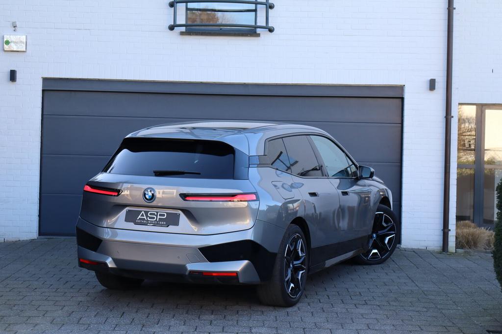 BMW iX xDrive 40 | Sportpakket |  Harman Kardon | 2022, Autos, BMW, 0 kg, Argent ou Gris, Euro 6, 0 kg