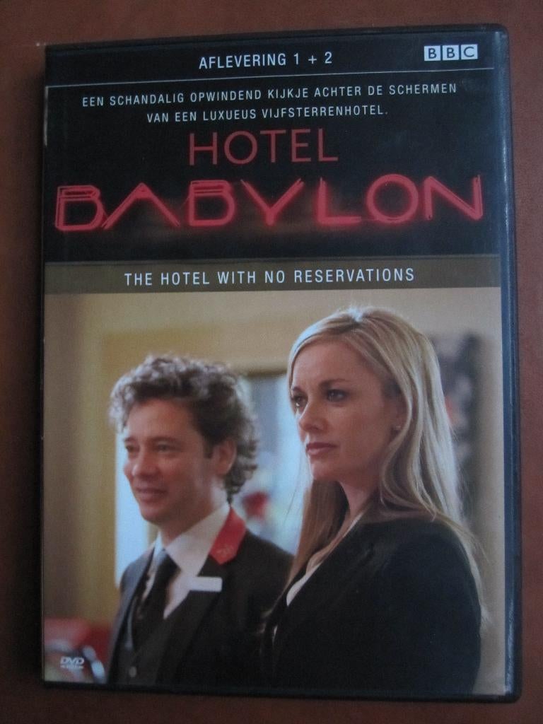 Hotel Babylon Aflevering 1 + 2, Vanaf 12 jaar, Ophalen of Verzenden, Zo goed als nieuw, Komedie