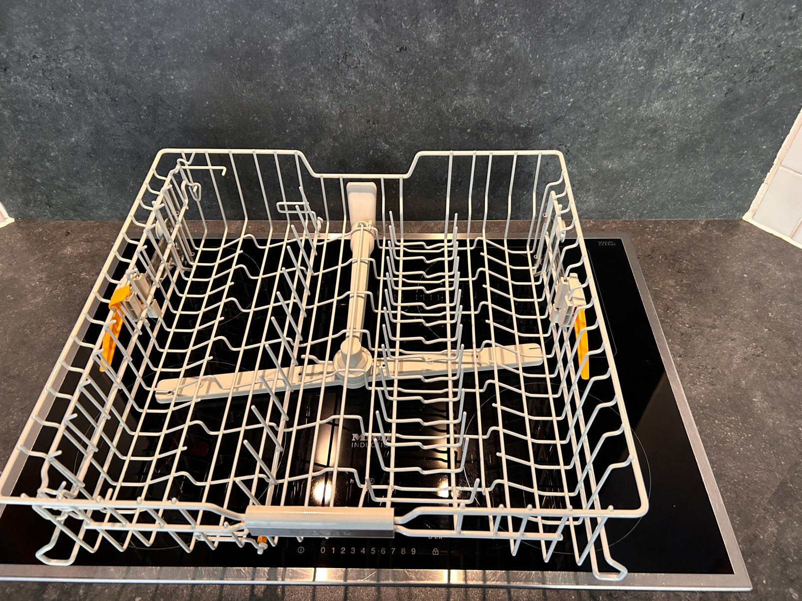 Miele 2 vaatwas rekken + besteklade, Elektronische apparatuur, Ophalen, Zo goed als nieuw