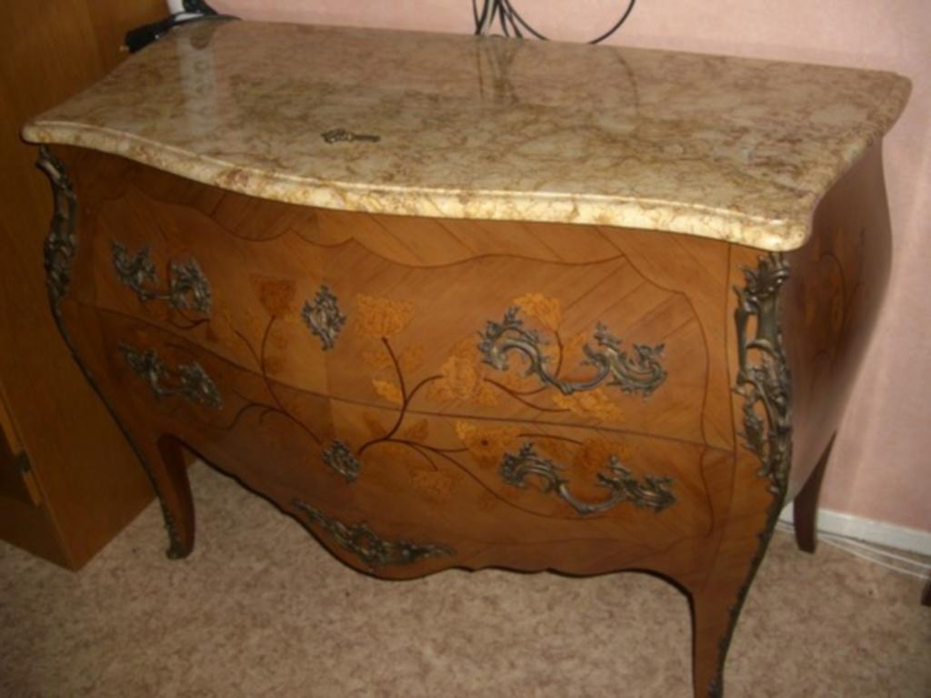 Commode style Louis XV, Enlèvement