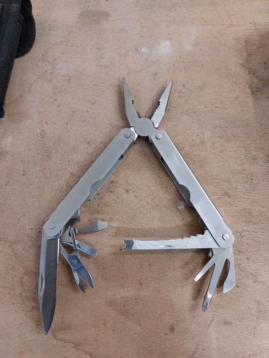 Outil multifonctions compact avec pince + étui, Bricolage & Construction, Enlèvement