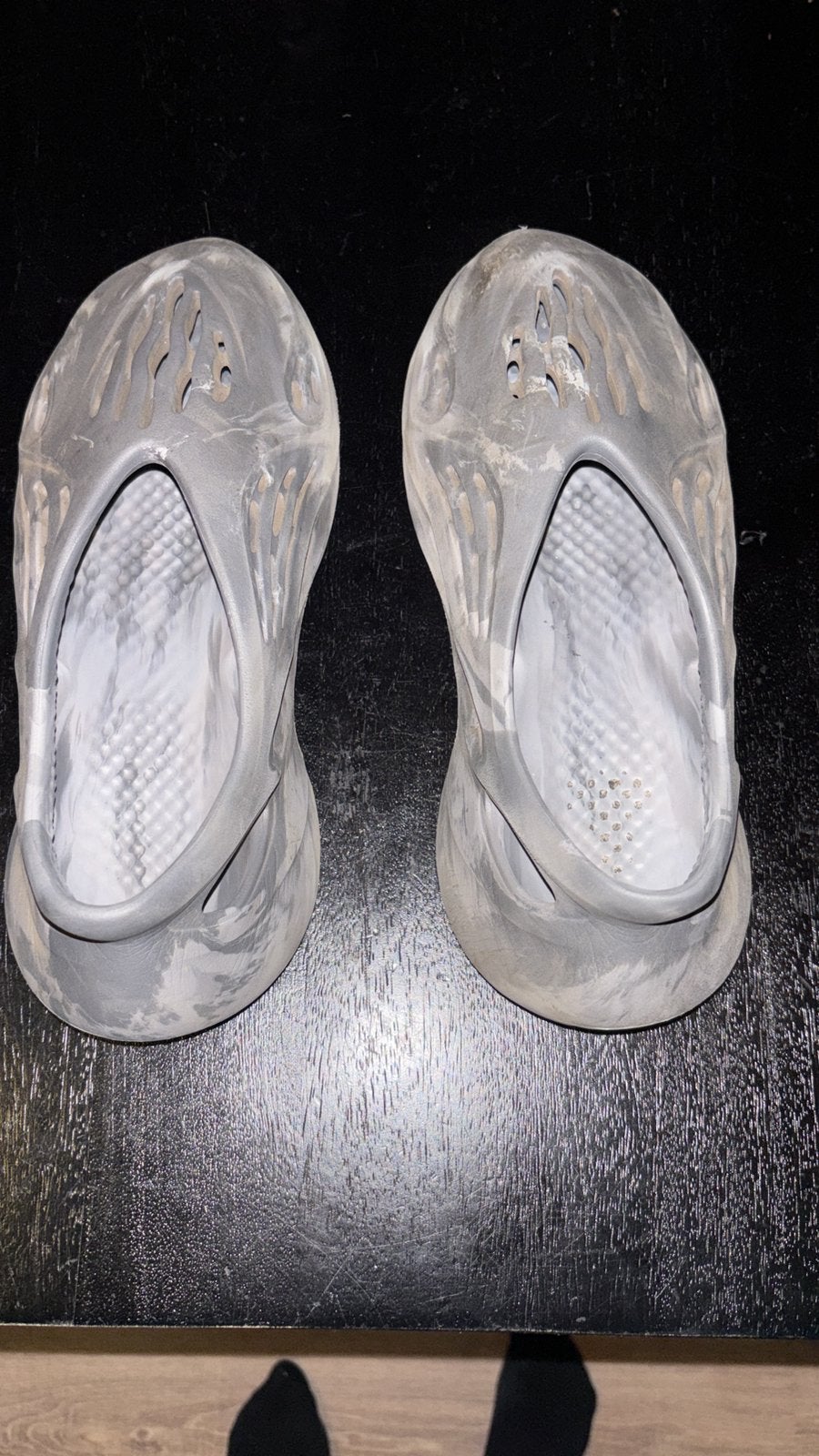 Yeezy foam runners, Vêtements | Hommes, Enlèvement ou Envoi, Comme neuf, Sandales, Noir