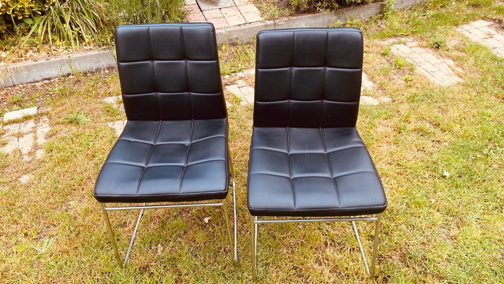 Twee zwart lederen design stoelen, Enlèvement, Comme neuf, Noir, Deux