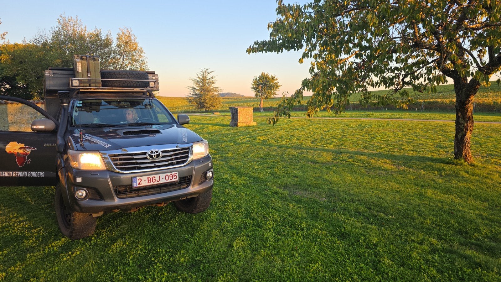 camper expeditie Toyota Hilux, Automaat, Chemisch toilet, Buscamper of Camperbus, ABS