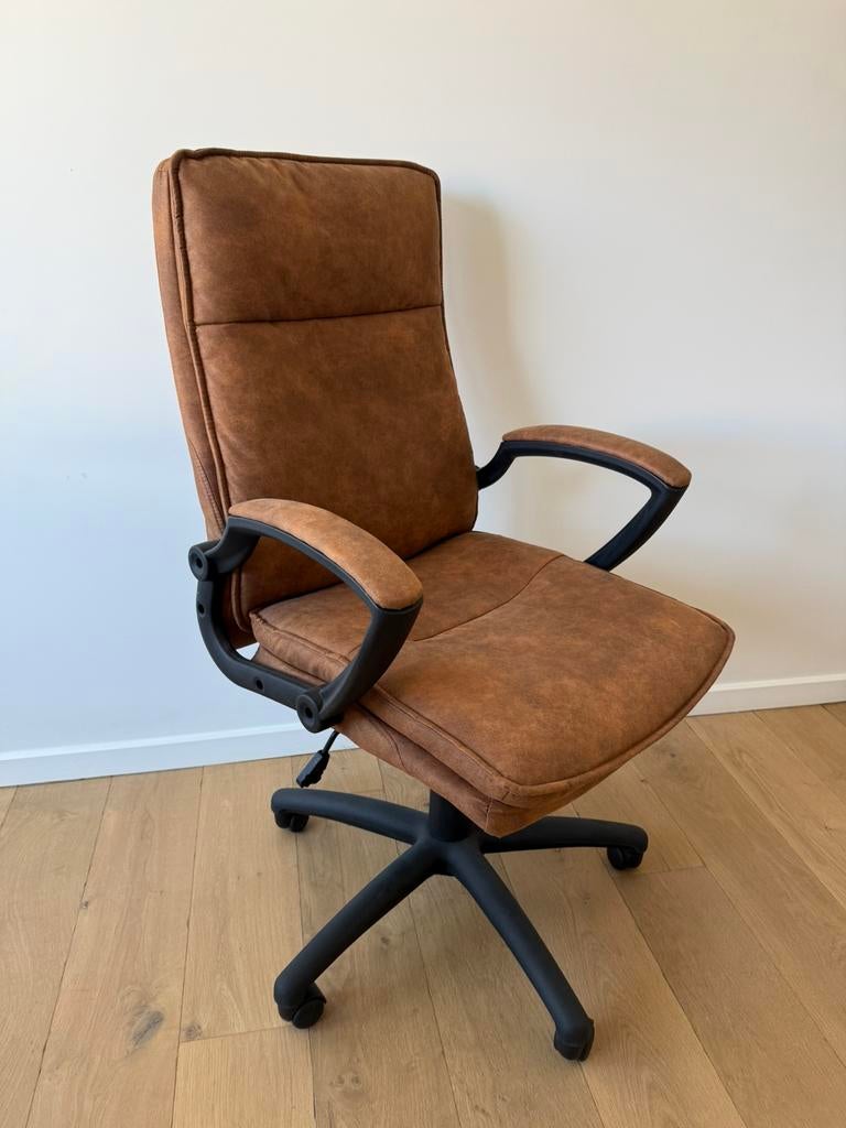 Bureaustoel bruin kunstleder, Ophalen, Zo goed als nieuw, Bruin, Bureaustoel