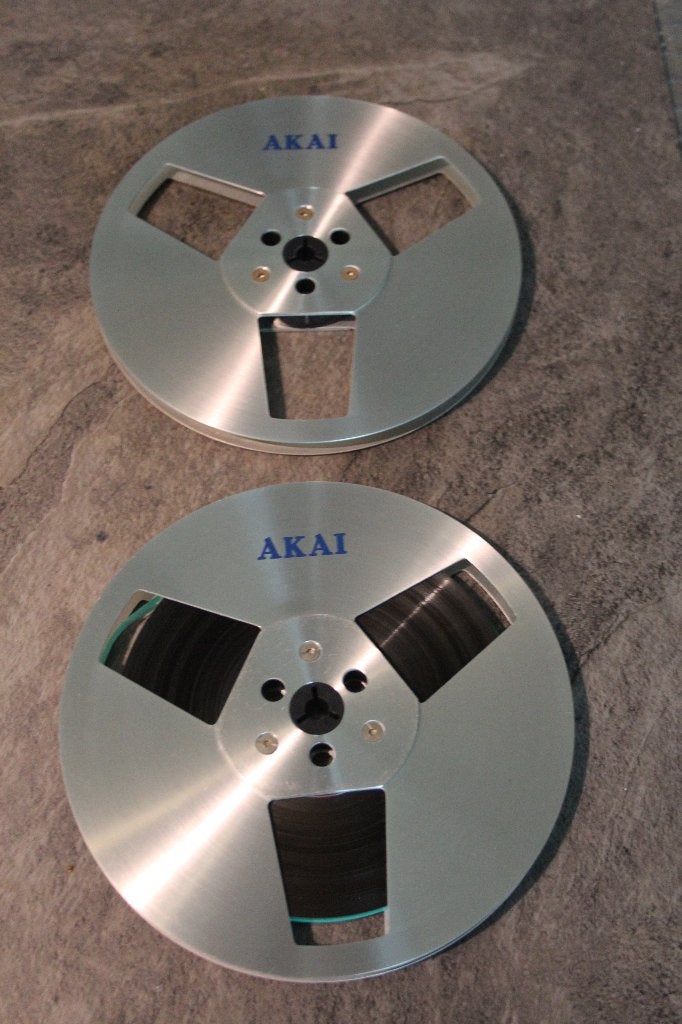Pneus Akai, TV, Hi-fi & Vidéo, Enregistreurs audio, Enlèvement ou Envoi, Magnétophone, Avec bandes