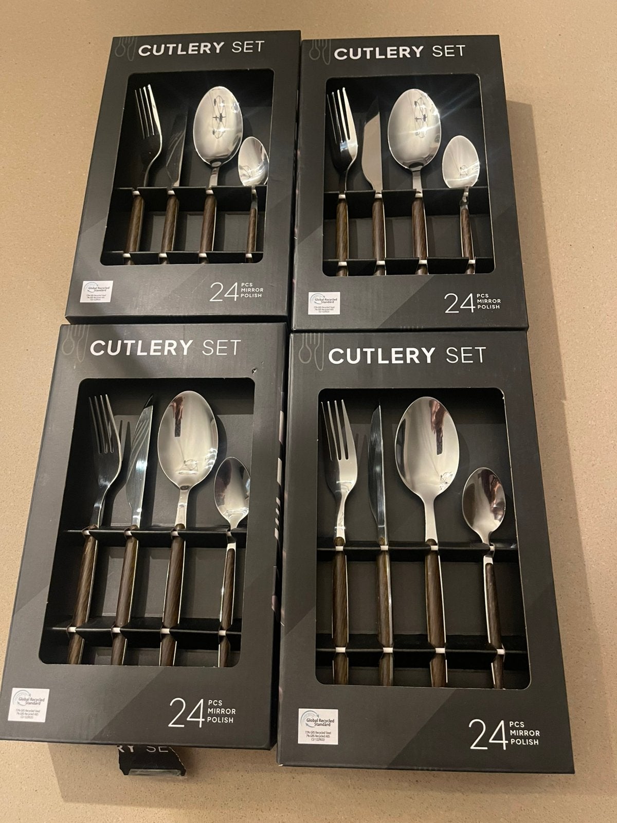 Bestek 24 delig. 4 dozen. Nieuw!, Ophalen of Verzenden, Nieuw, Bestekset