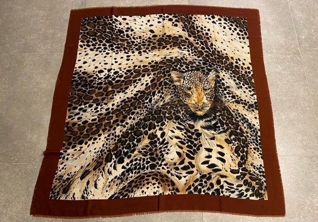 Roestkleurige sjaal met tijgerprint, Kleding | Dames, Mutsen, Sjaals en Handschoenen, Ophalen of Verzenden, Gedragen, Sjaal