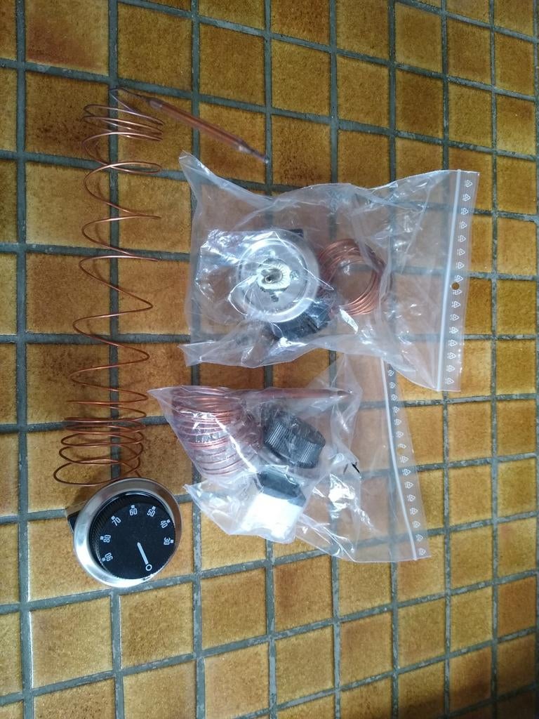 3 thermostat capillaire pour chaudière 0- 90* neufs, Enlèvement ou Envoi