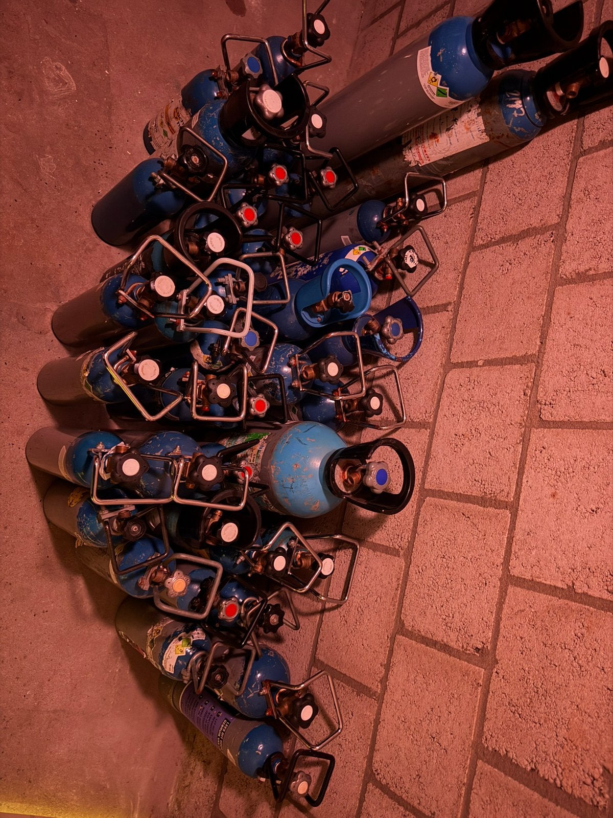Diverse drukgasflessen leeg, Diversen, Ophalen, Zo goed als nieuw