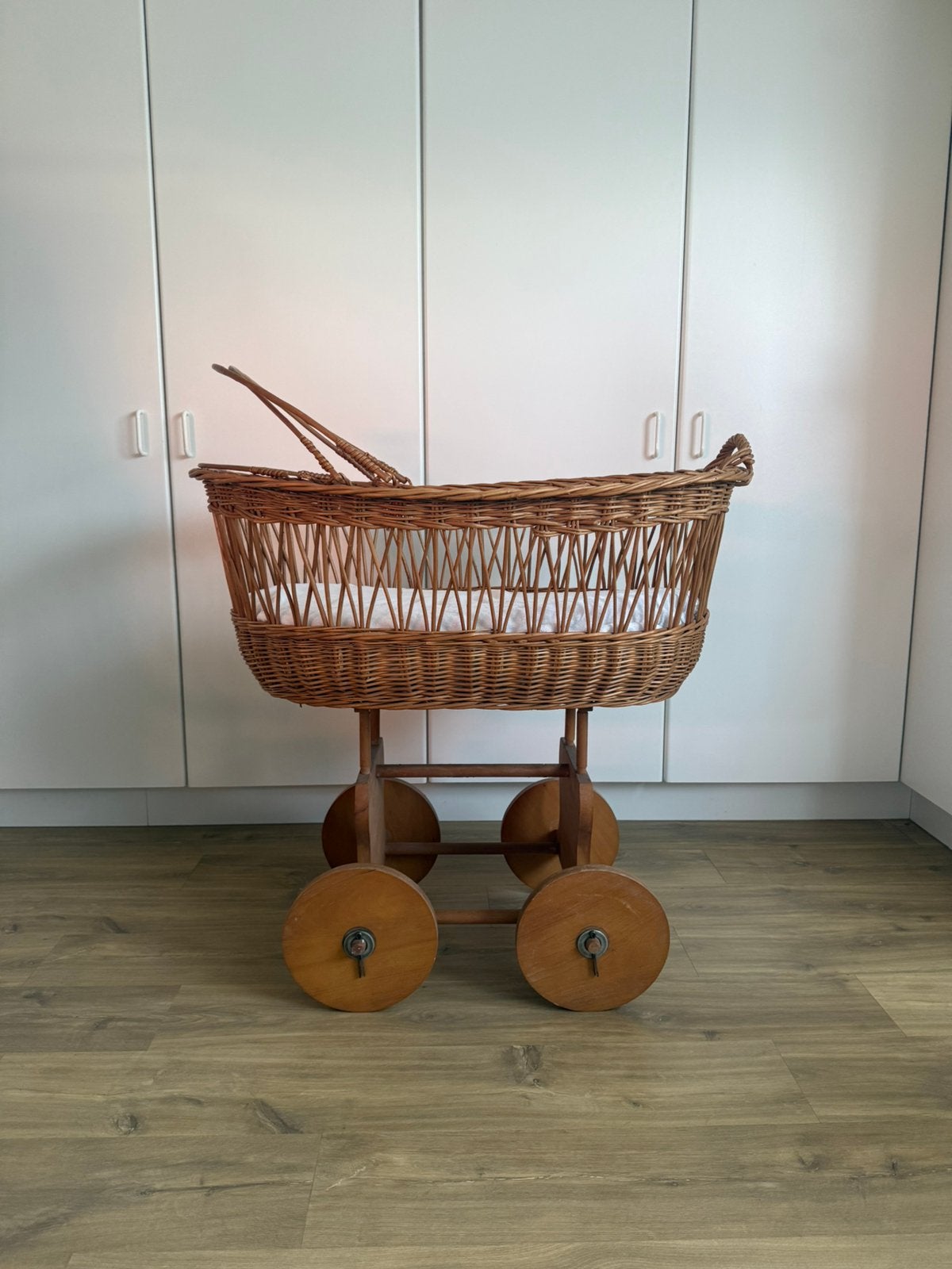 Rotan wieg, gaat 6/8 naar kringloop, Kinderen en Baby's, Babywiegjes en Ledikanten, Ophalen, Gebruikt, Wieg