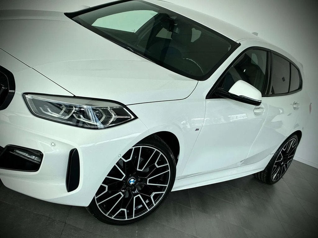 BMW 1 Serie 118 iA FULL PACKM-COCKPIT-CARPLAY-CAMERA-JANTES1, Achat, Euro 6, Entreprise, Noir
