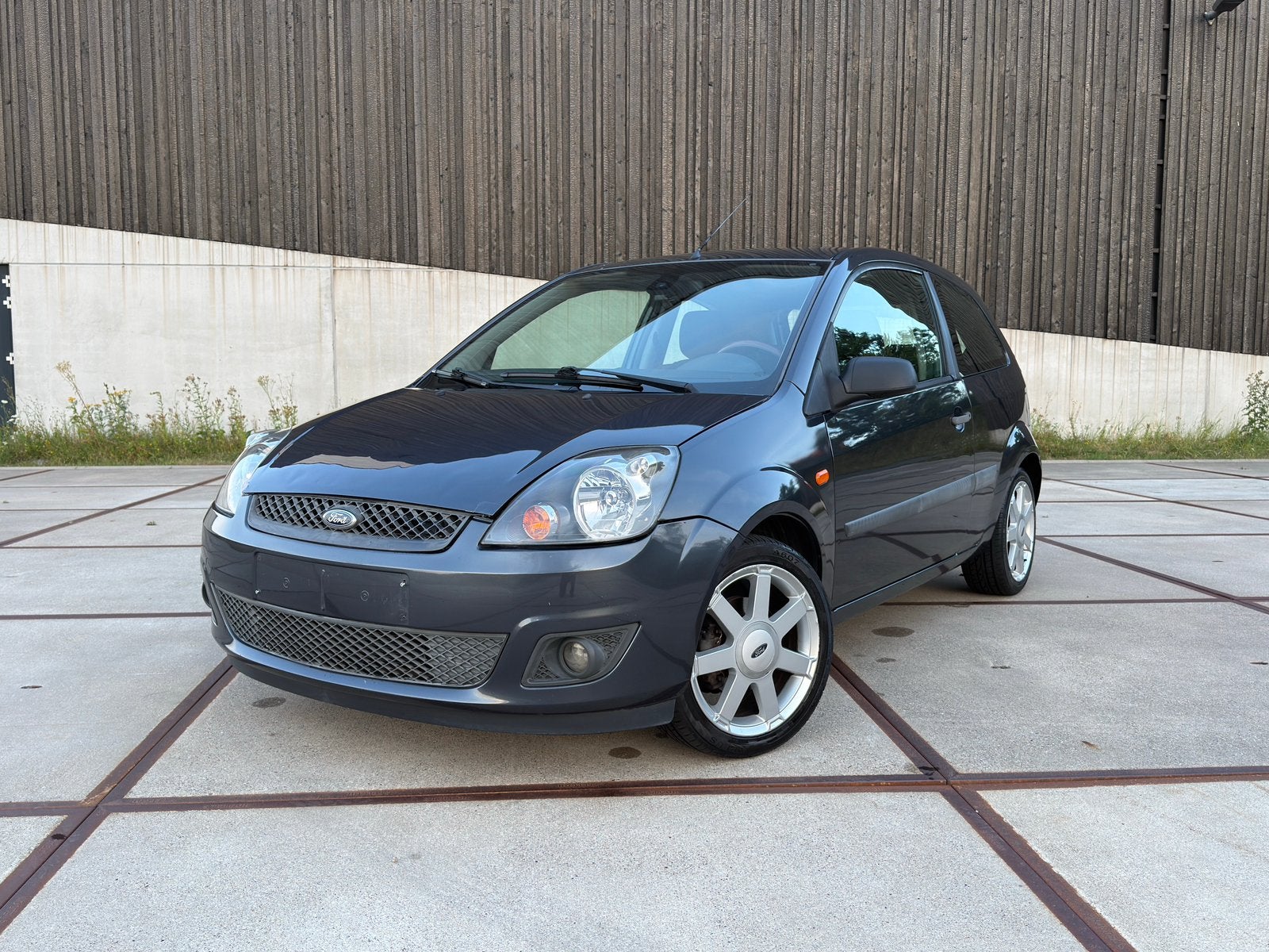 Ford Fiesta 1.3 Essence/Ordinateur portable/Climatisation, Autos, Argent ou Gris, Achat, 1298 cm³, Electronic Stability Program (ESP)