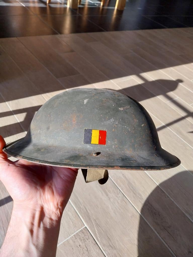 Belgische helm m1949 ABL met eenheidsmarkering, Ophalen of Verzenden