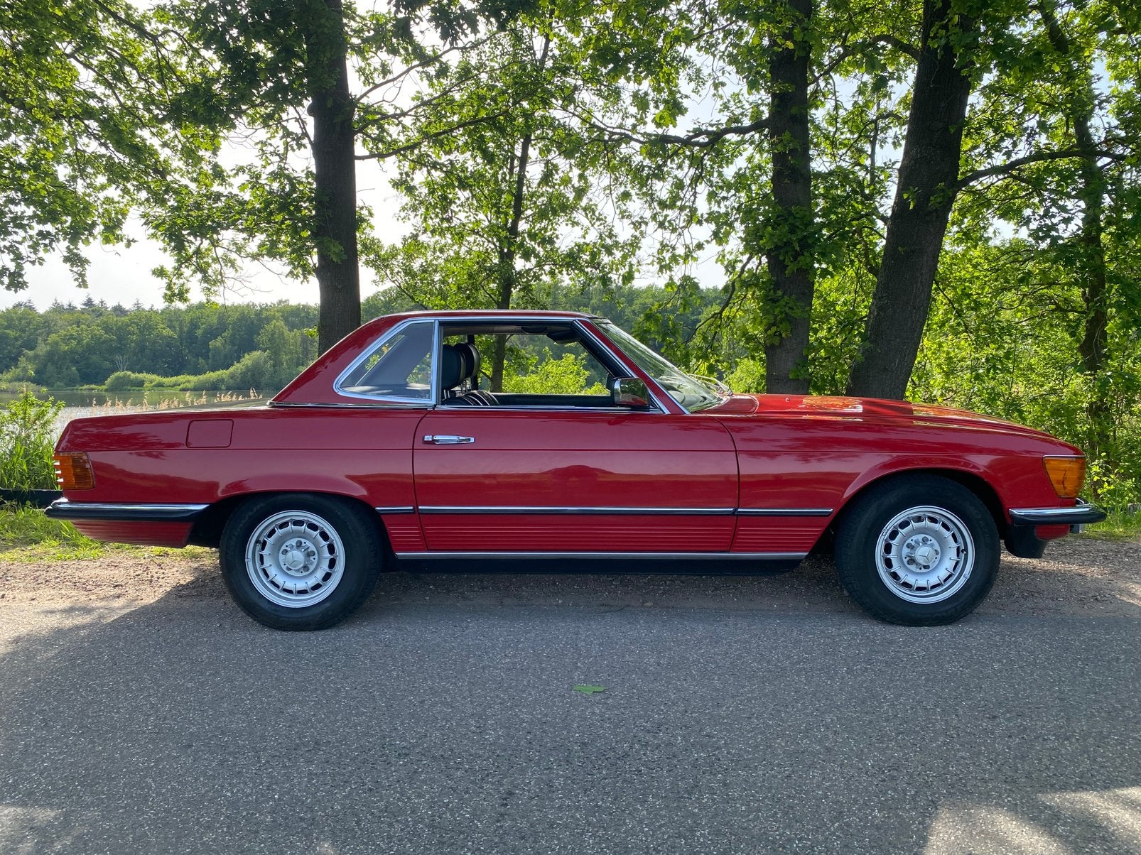 Mercedes-Benz 280SL W107 in Top Staat, 2e eigenaar., Auto's, Achterwielaandrijving, Zwart, Cabriolet, Leder en Stof