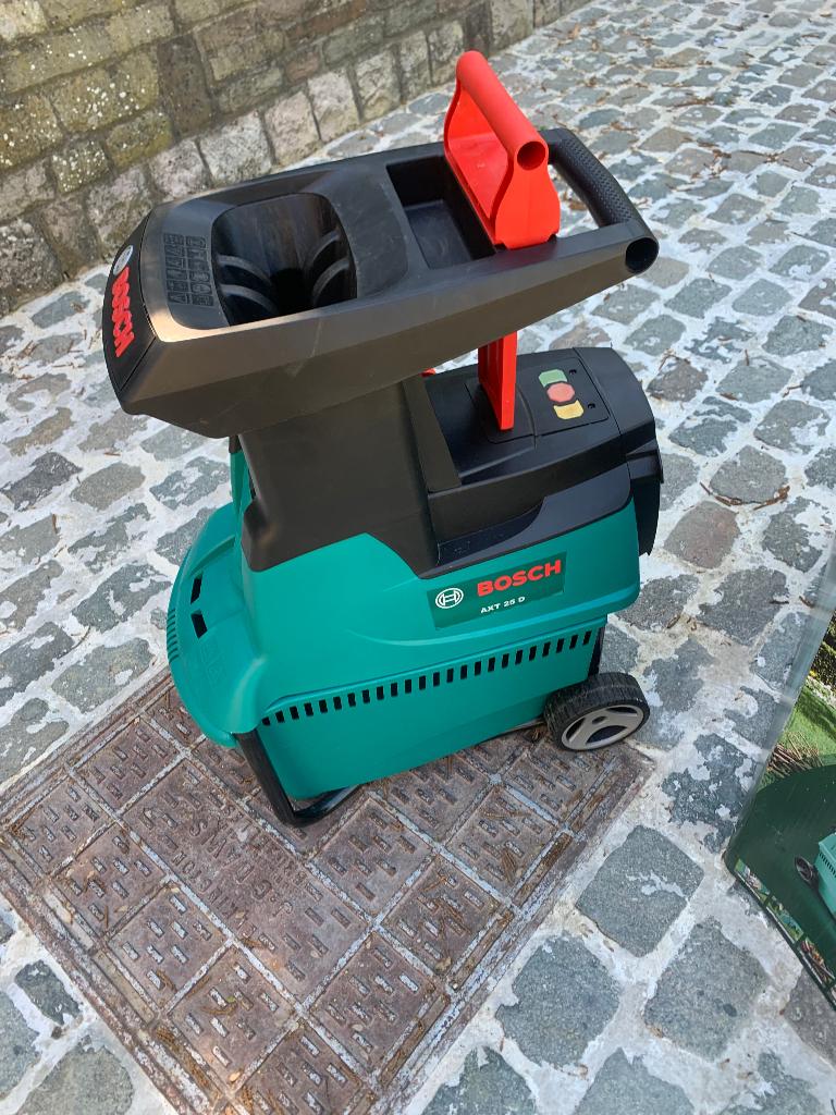 Broyeur BOSCH AXT25D, Jardin & Terrasse, Déchiqueteurs, Électrique, Comme neuf, Enlèvement, Bac de ramassage