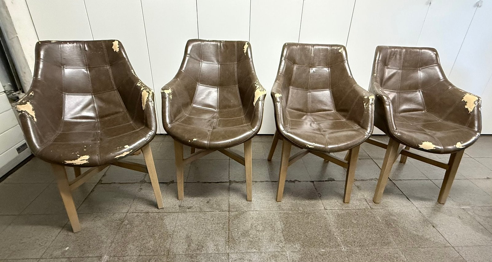 4 stoelen, 3 barkrukken. Moeten opnieuw bekleed worden, Huis en Inrichting, Stoelen, Ophalen, Gebruikt, Bruin, Vier