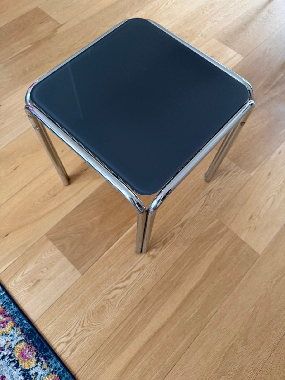 Copie design vintage - table d'appoint plateau en verre noir, Maison & Meubles, Enlèvement, Comme neuf, Verre