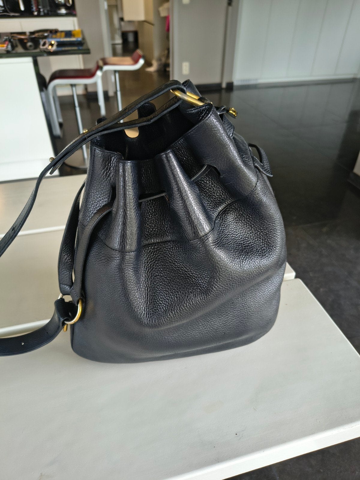 donker blauwe delvaux model catogan zeer mooie staat, Ophalen, Gebruikt, Blauw, Schoudertasje