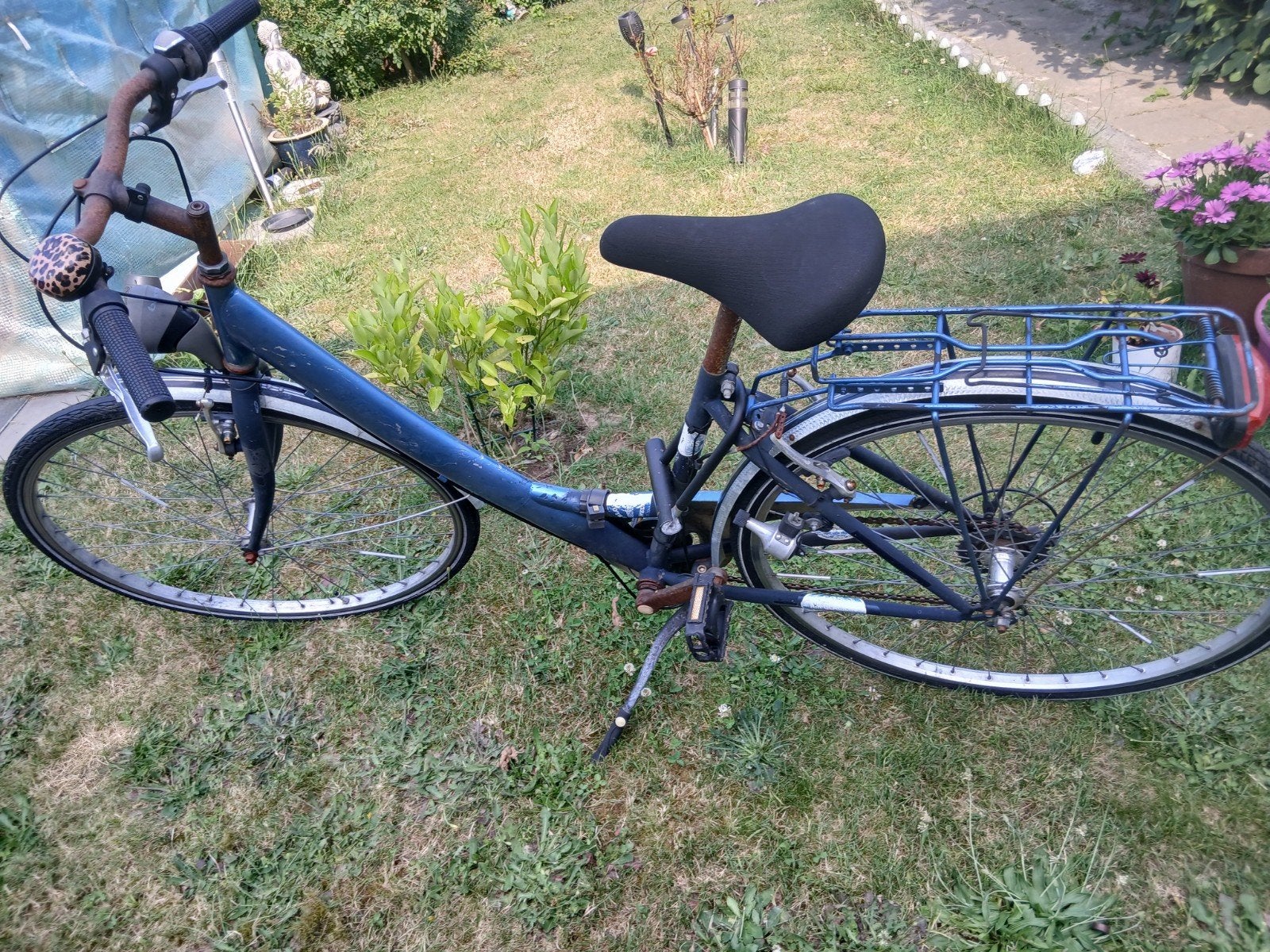 Oude fiets in de staat zoals ie is, Ophalen